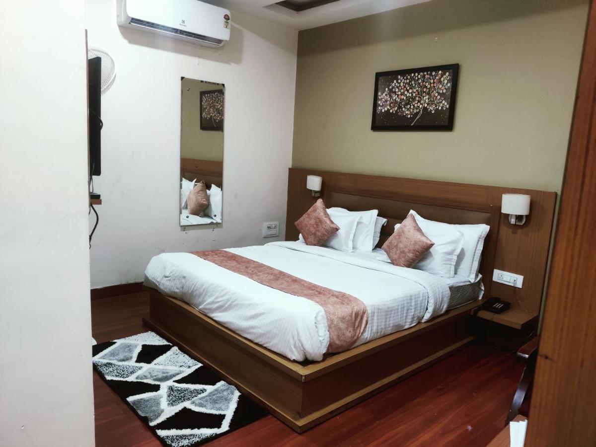 Banyan Hotel&Restro Hisār Esterno foto