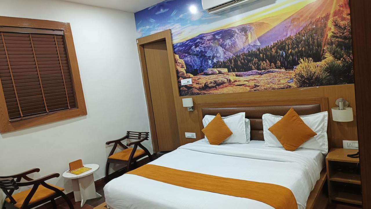 Banyan Hotel&Restro Hisār Esterno foto