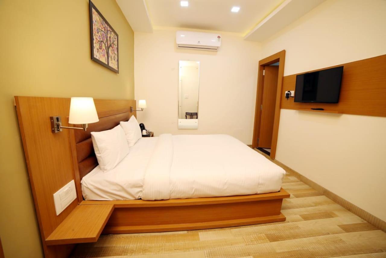 Banyan Hotel&Restro Hisār Esterno foto
