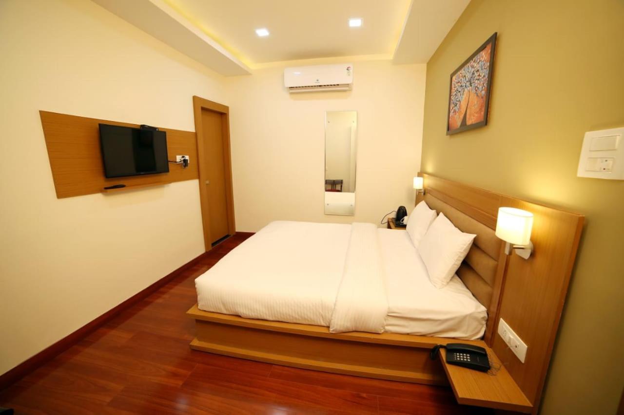 Banyan Hotel&Restro Hisār Esterno foto