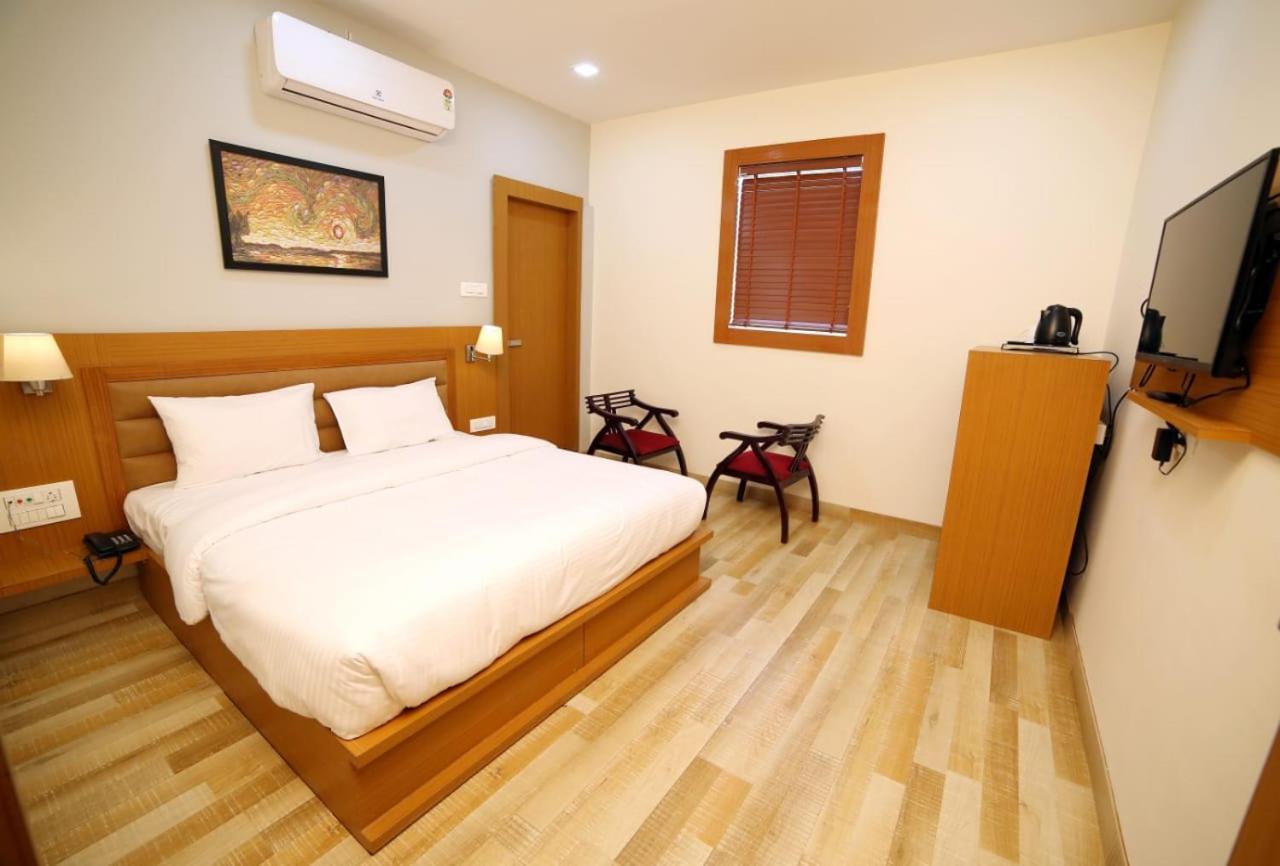 Banyan Hotel&Restro Hisār Esterno foto